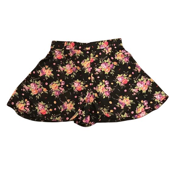 Urban Renewal Shorts Sheer Flowy - Picture 2 of 4